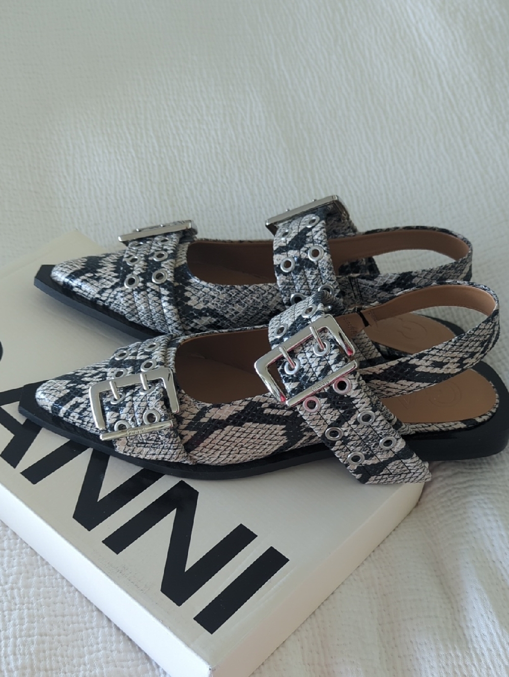 NEW In box Ganni Black & White Snake-Print Pointed Slingback Mules. - Picture 2 of 6